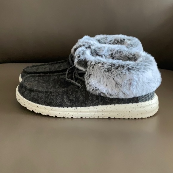 HEYDUDE Women's Britt Canvas Faux-Fur Trim Lace-Up Cold Weather Booties - Picture 7 of 9